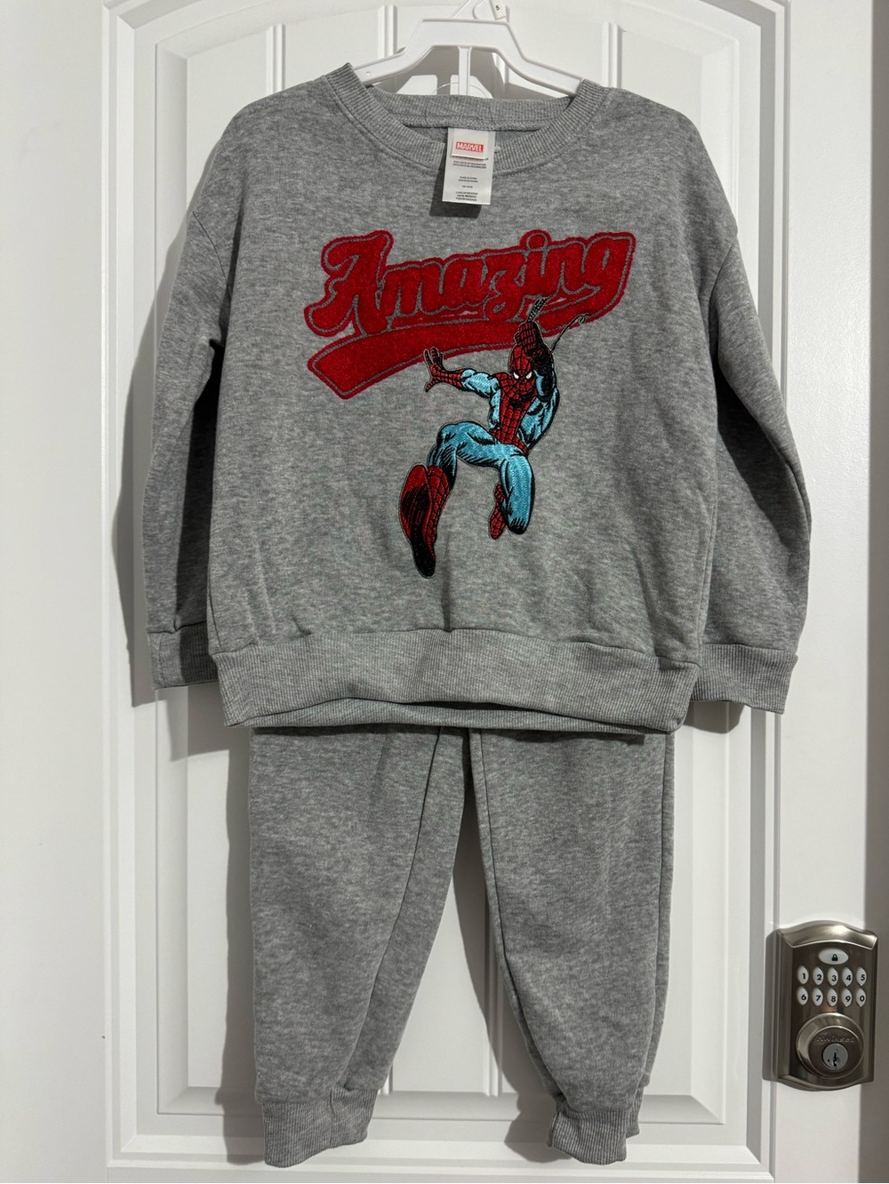 Cool Marvel boys size 5 gray embroidered Spiderman sweat suit shirt pants new